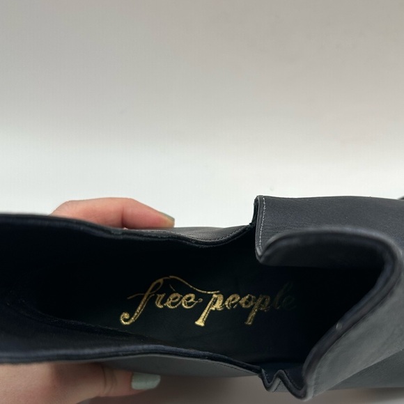 NEW Free People Charm Double V Ankle Bootie  Blue Leather Stacked Heel Size 39.5 - Picture 10 of 13